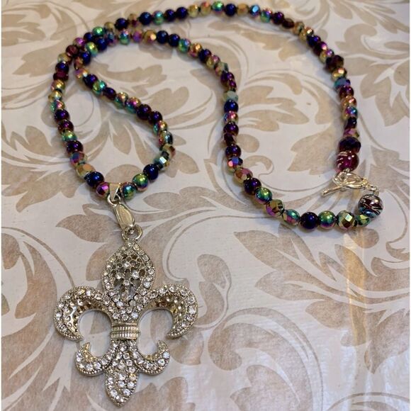 Fleur De Lis Necklace Pendant Rhinestones Colored Glass Aurora Borealis - Picture 1 of 9